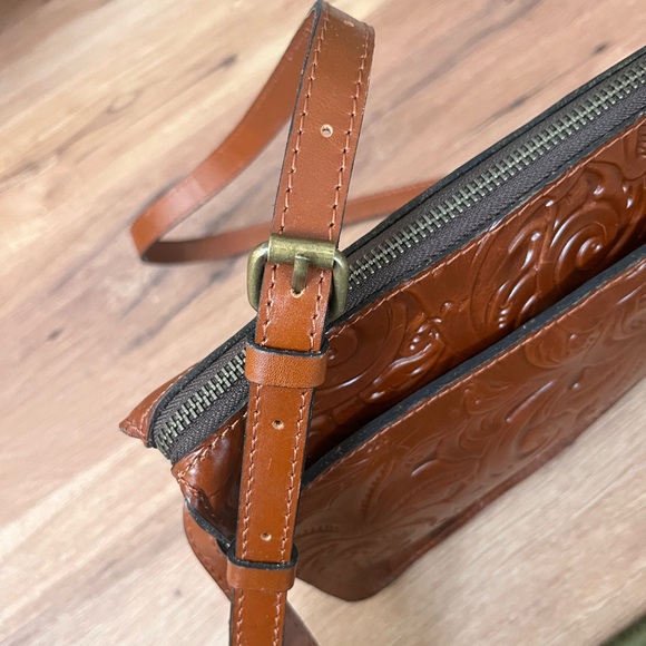 Patricia Nash tooled leather crossbody bag - Picture 4 of 8